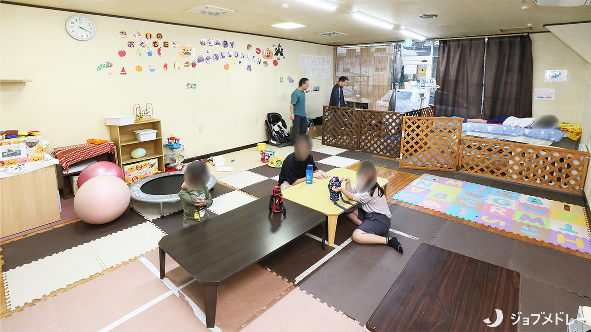 放課後等デイサービスみらい（保育士の求人）の写真5枚目：子どもたちが思い思いの時間を過ごしています