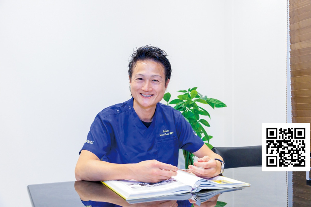 東松戸総合歯科クリニック（歯科医師の求人）の写真4枚目：世界を知り尽くした理事長阿部ヒロは日々現場のパフォーマンス向上に取り組んでいます