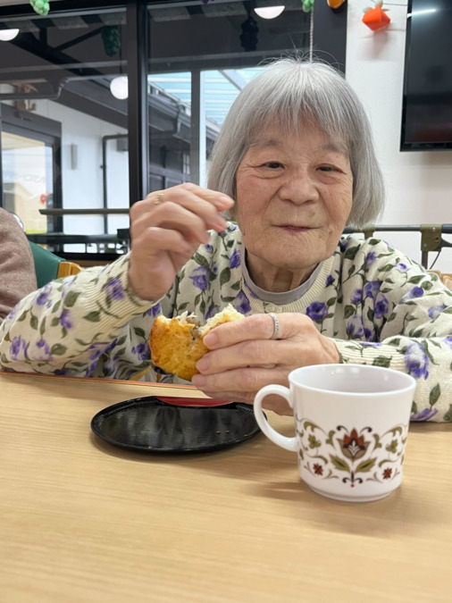 ポピーデイサービスセンターTSUNAGARI（介護職/ヘルパーの求人）の写真12枚目：生活リハビリで作っていただいたパンです、おやつに召し上がっていただきました