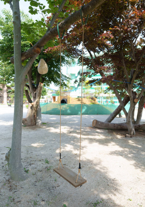 めぇめぇこやぎこども園（認可保育園）（保育士の求人）の写真7枚目：第3園庭のブランコ