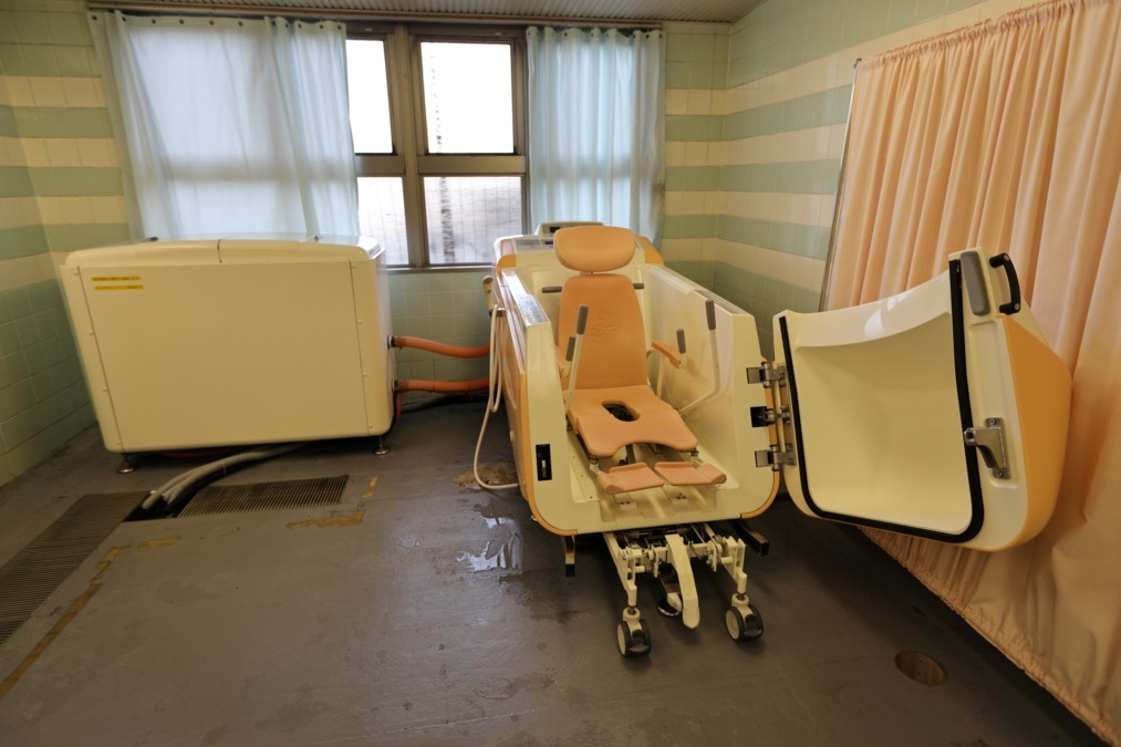 特別養護老人ホームグリーンロードの写真5枚目：チェア浴です。多くの方が利用されています。