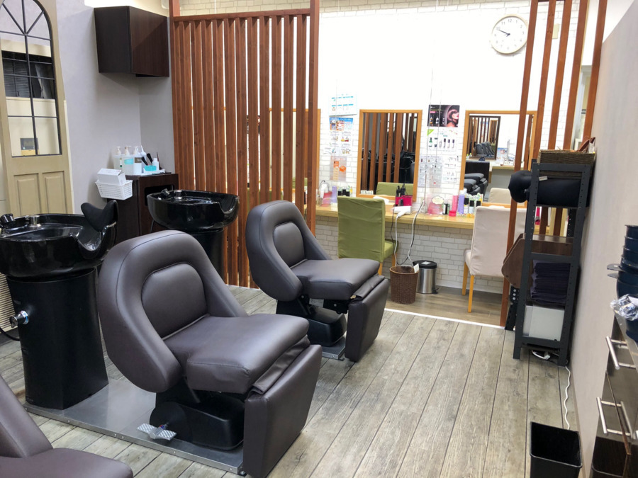 Organic　イオンスタイル東神奈川店の写真4枚目：セット面×8    シャンプー台×3