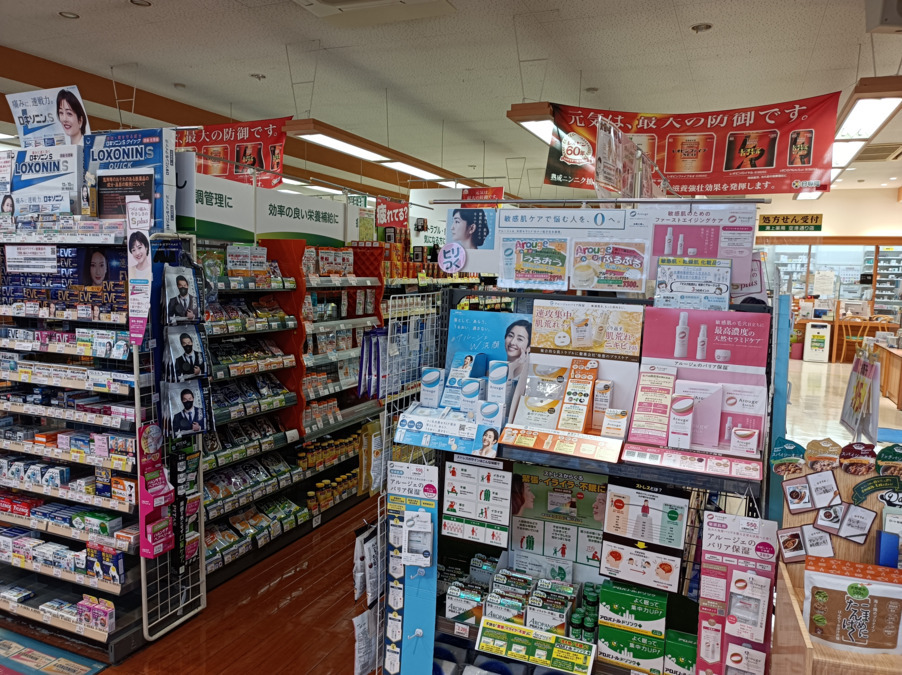 溝上薬局 空港通り店（薬剤師の求人）の写真2枚目：溝上薬局　空港通り店　店内
