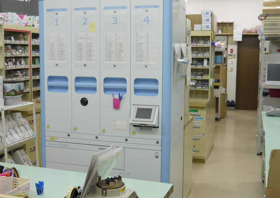 すずらん調剤薬局（薬剤師の求人）の写真10枚目：調剤室も広々!しっかり整頓されているのでとても働きやすいです