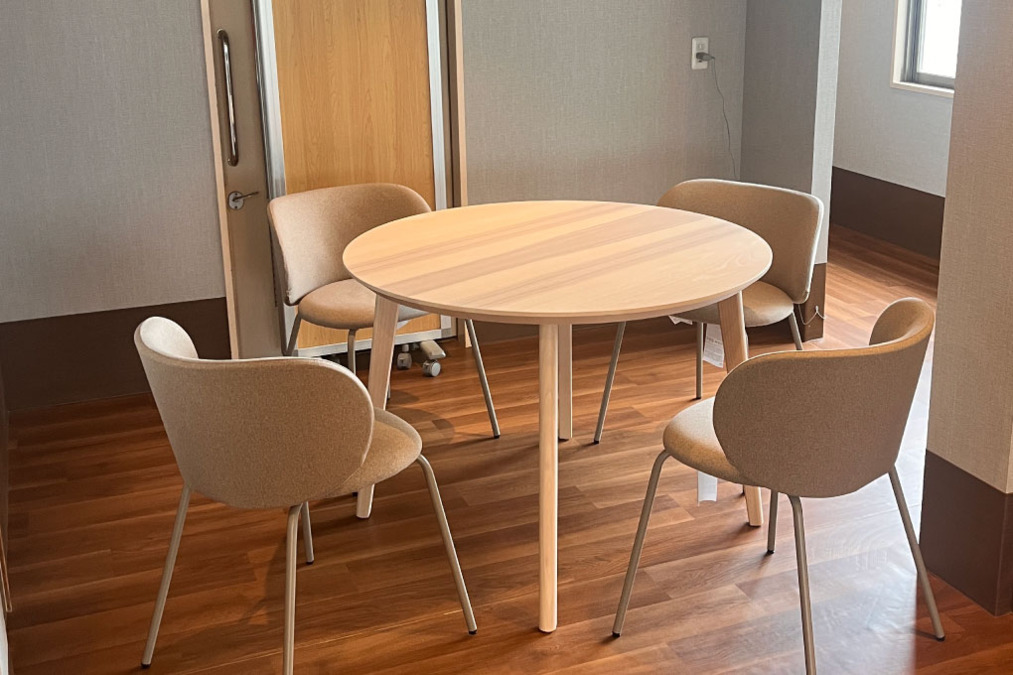 フロンティアの介護 介護付有料老人ホームハイリタイヤー松葉公園(清掃/環境整備の求人)の写真3枚目:小休憩や談笑が出来るスペースもあります!