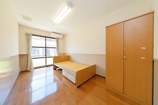 障がい者支援施設　しおなみ苑の写真4枚目：利用者居室