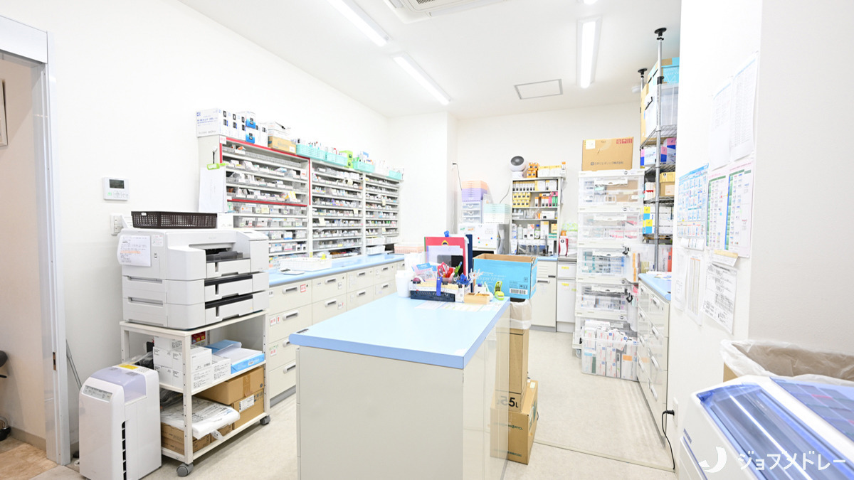 オリーブ薬局平和台店（薬剤師の求人）の写真10枚目：皮膚科や眼科を中心に幅広いお薬を取り揃えています