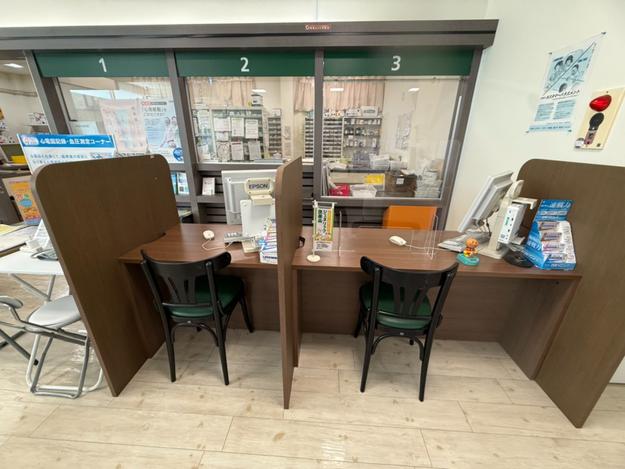 溝上薬局　深掘店（薬剤師の求人）の写真6枚目：溝上薬局 深堀店 窓口