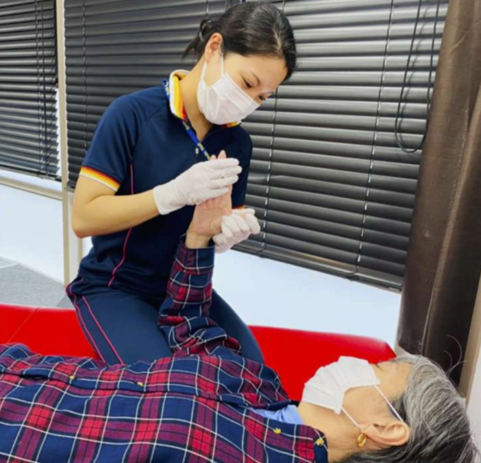 ルネサンス リハビリステーション戸塚（作業療法士の求人）の写真14枚目：麻痺側手指のトレーニング