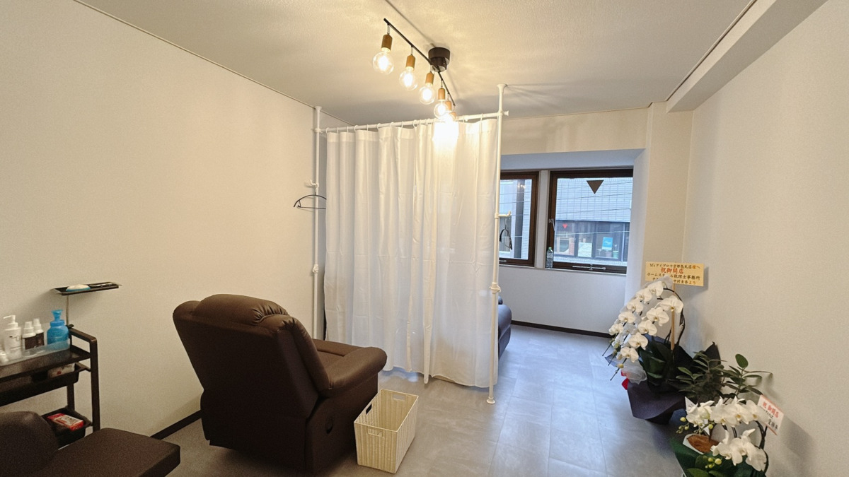 M’sアイブロウ眉毛京都烏丸店 (アイリストの求人)の写真3枚目: