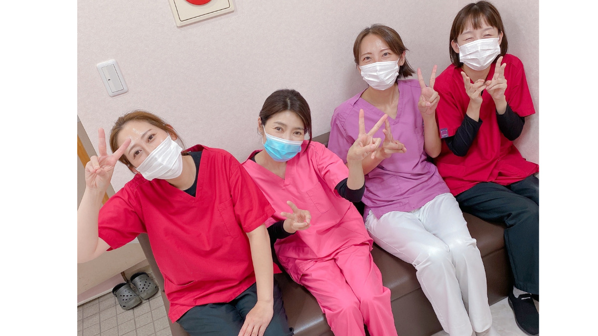 医療法人平井歯科　ちかデンタルクリニック（歯科衛生士の求人）の写真9枚目：曜日によって出勤するスタッフが違うこともありますが、みんな仲良しな職場です♪