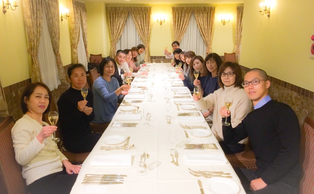 成城外科整形外科（医療事務/受付の求人）の写真5枚目：昨年の忘年会です。
地元のフレンチで楽しい時間を過ごしました。