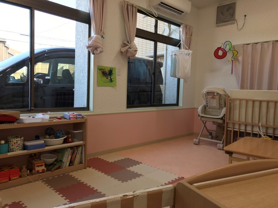 梅乃園幼稚園附属012ナーサリー（保育士の求人）の写真4枚目：0歳児コーナー