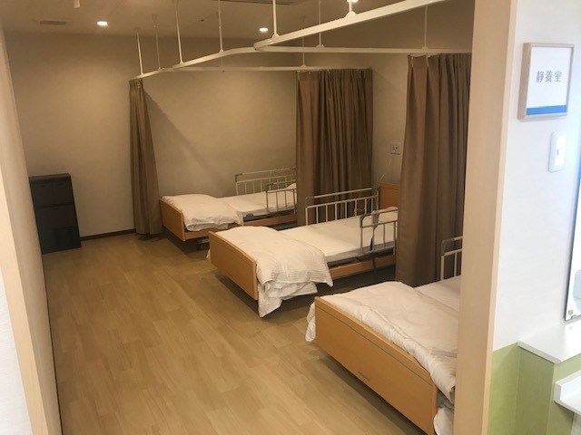 デイサービスセンター益富の楽園の写真5枚目：落ち着いてゆっくり休んでいただく静養室も完備
