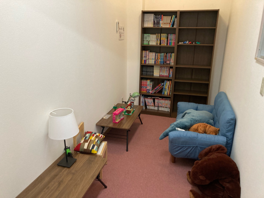 TINO　八日市教室（保育士の求人）の写真3枚目：子どもたちが落ち着いて過ごせる個室があります