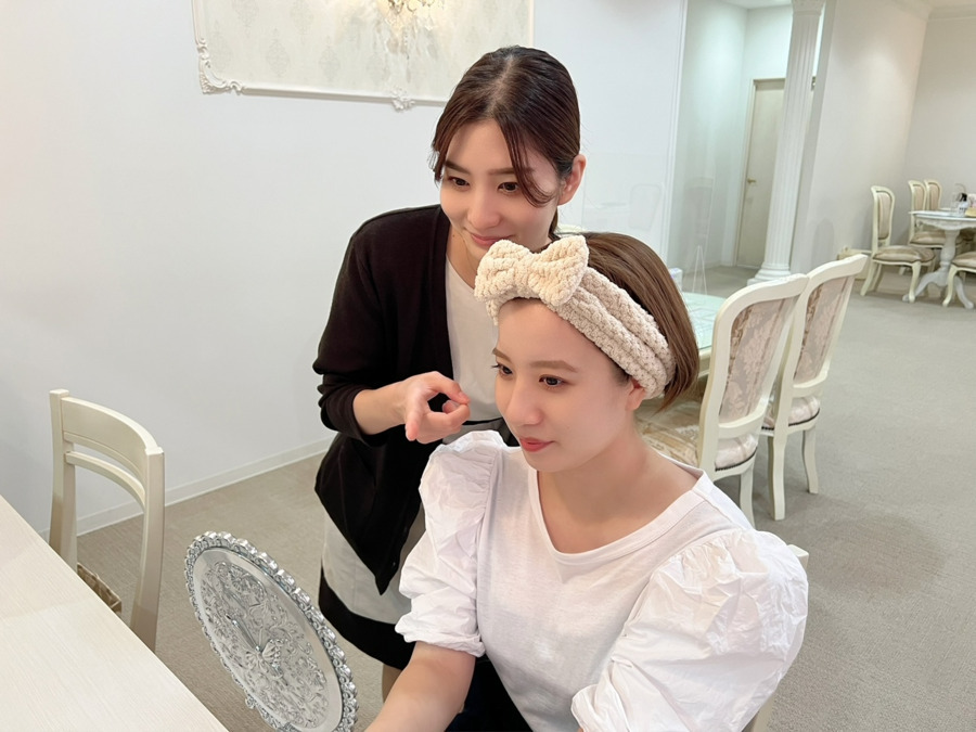 N-inスキンケアスタジオ天神店（エステティシャン/セラピストの求人）の写真4枚目：お客様に寄り添った提案を致します☆