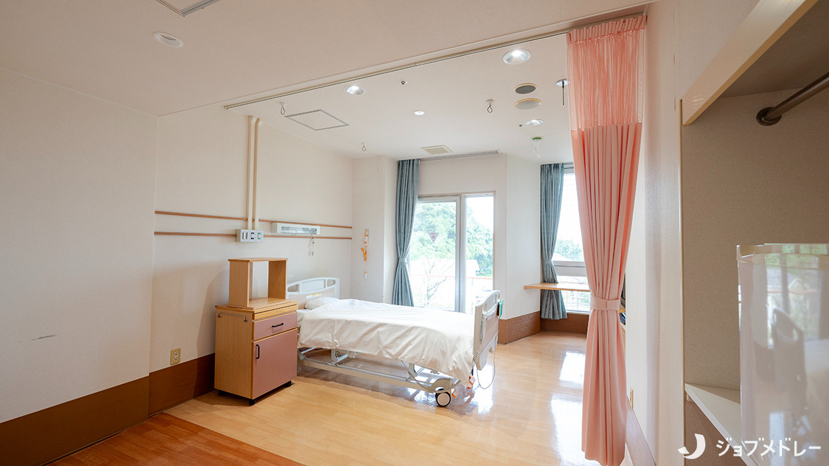 明和記念病院（看護師/准看護師の求人）の写真13枚目：ゆったりと過ごせる居室です