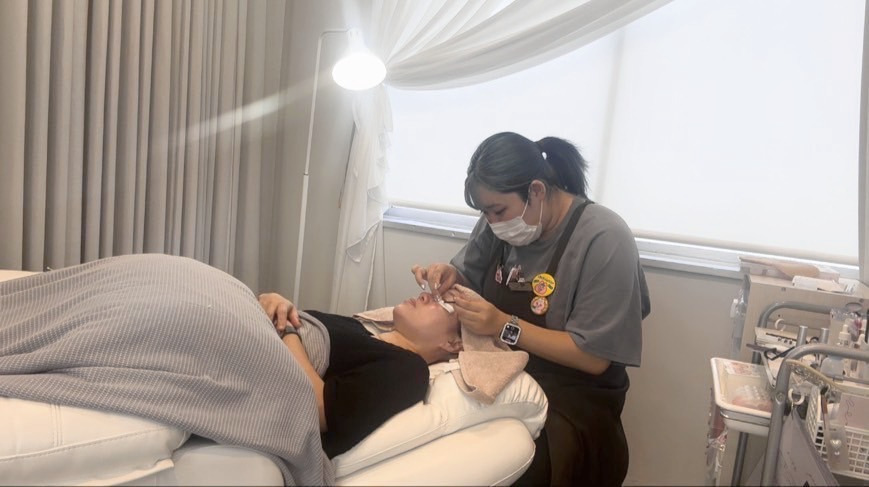 Junono Eyelashの写真3枚目：お客様の目元への負担をできるだけ少なく。考え抜いた施術をしています。