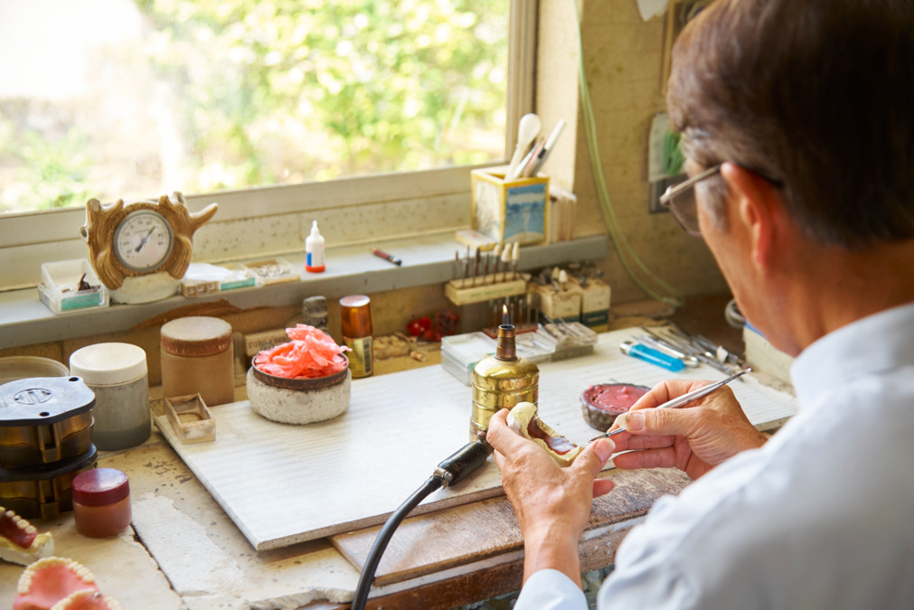 よしだ歯科医院（歯科技工士の求人）の写真3枚目：技工室の様子です