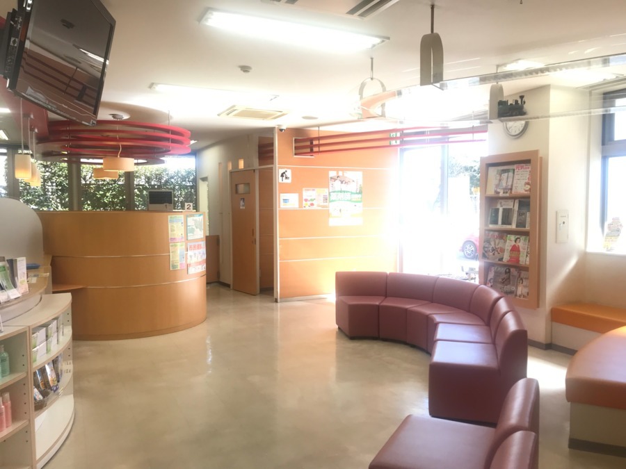 泉中央調剤薬局（薬剤師の求人）の写真3枚目：店舗内観