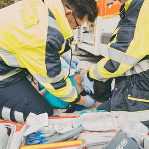 “避けられた災害死”を未然に防ぐ 災害派遣医療チーム「DMAT」の仕事内容・資格・待遇など