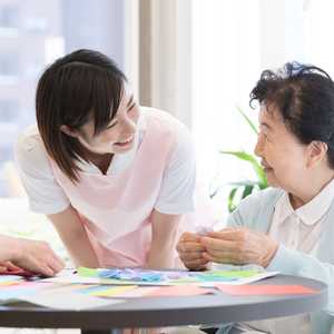 【2021年最新版】作業療法士(OT)とは?仕事内容、給料、国家試験の合格率、理学療法士との違いについて