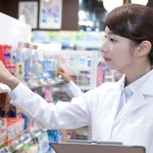 【2021年最新版】薬剤師とはどんな資格? 仕事内容、なり方、年収などを徹底調査!