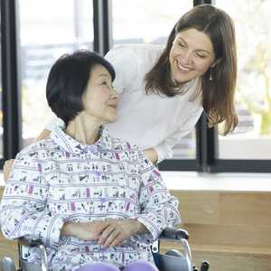 在留資格(就労ビザ)とは?種類と取り方、永住権、社会保険の取り扱いについて