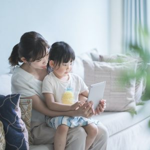 子どもの預け先に悩む「小1の壁」問題。うまく乗り越えるには?