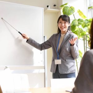【2025年10月】学ぶための休暇でお金がもらえる？教育訓練休暇給付金の対象者と講座、申請方法を解説