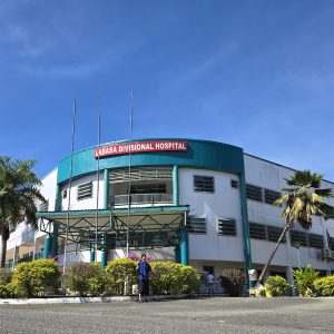 検査室を飛び出して国際協力へ。15年目の臨床検査技師がフィジーで見つけた“支え合いの力”