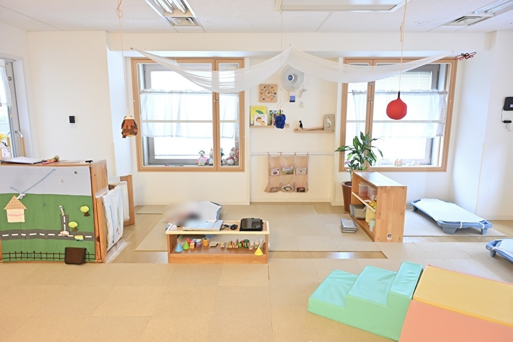 東京都品川区にあるベネッセ 大崎広小路保育園の保育室