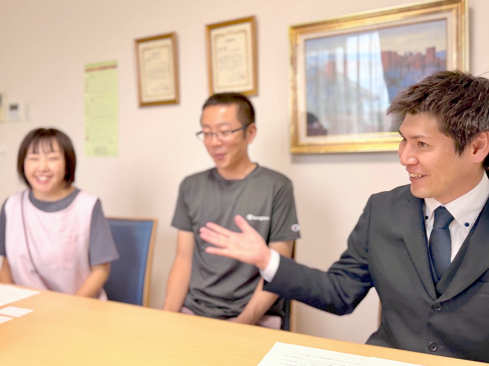 インタビューにこたえる長岡さん、髙島さん、石川さん