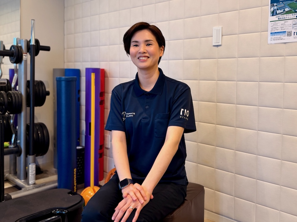 インタビューにこたえる堂園森恵さん