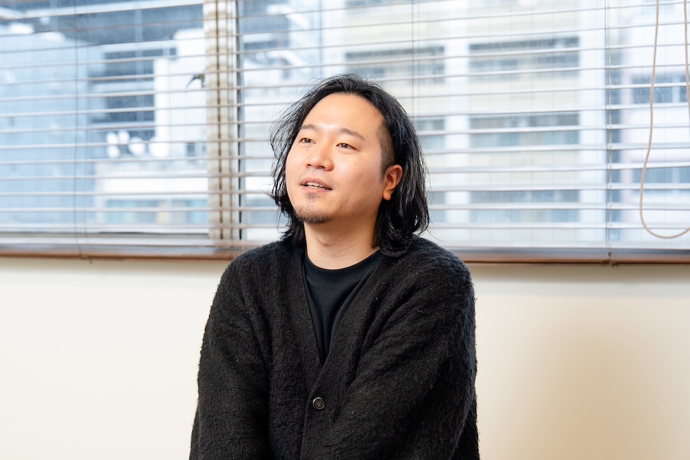 インタビューにこたえる株式会社EYEZEN 演出 石井將剛さん