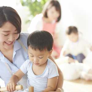 【2019年最新版】保育補助になるには無資格でもOK?なり方や給与、役割、仕事内容、就業場所について調べてみました