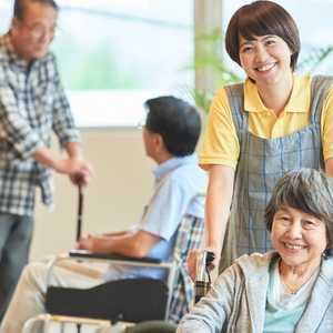 【2019年最新版】介護職を徹底解剖! 給料、資格、施設ごとの働き方、将来性などを調査しました