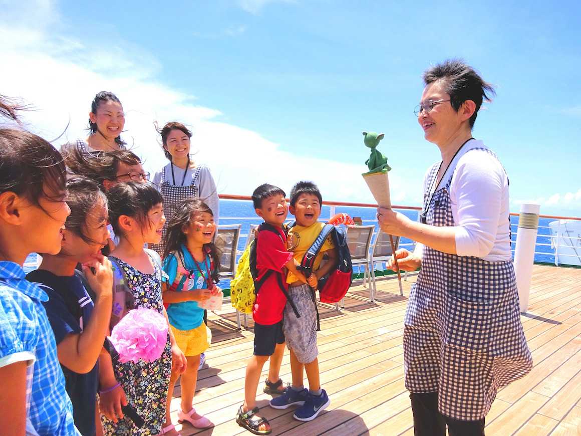 ピースボート子どもの家 深津さんと子どもたち