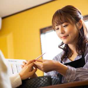 【2021年最新版】ネイリストの仕事、必要な資格、技能検定、給料、将来性を調査しました!