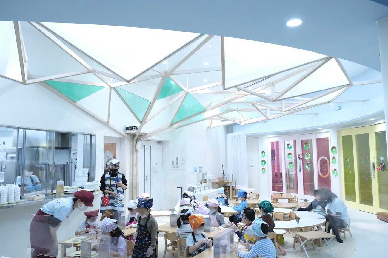 花房山目黒駅前保育園333 園内の様子