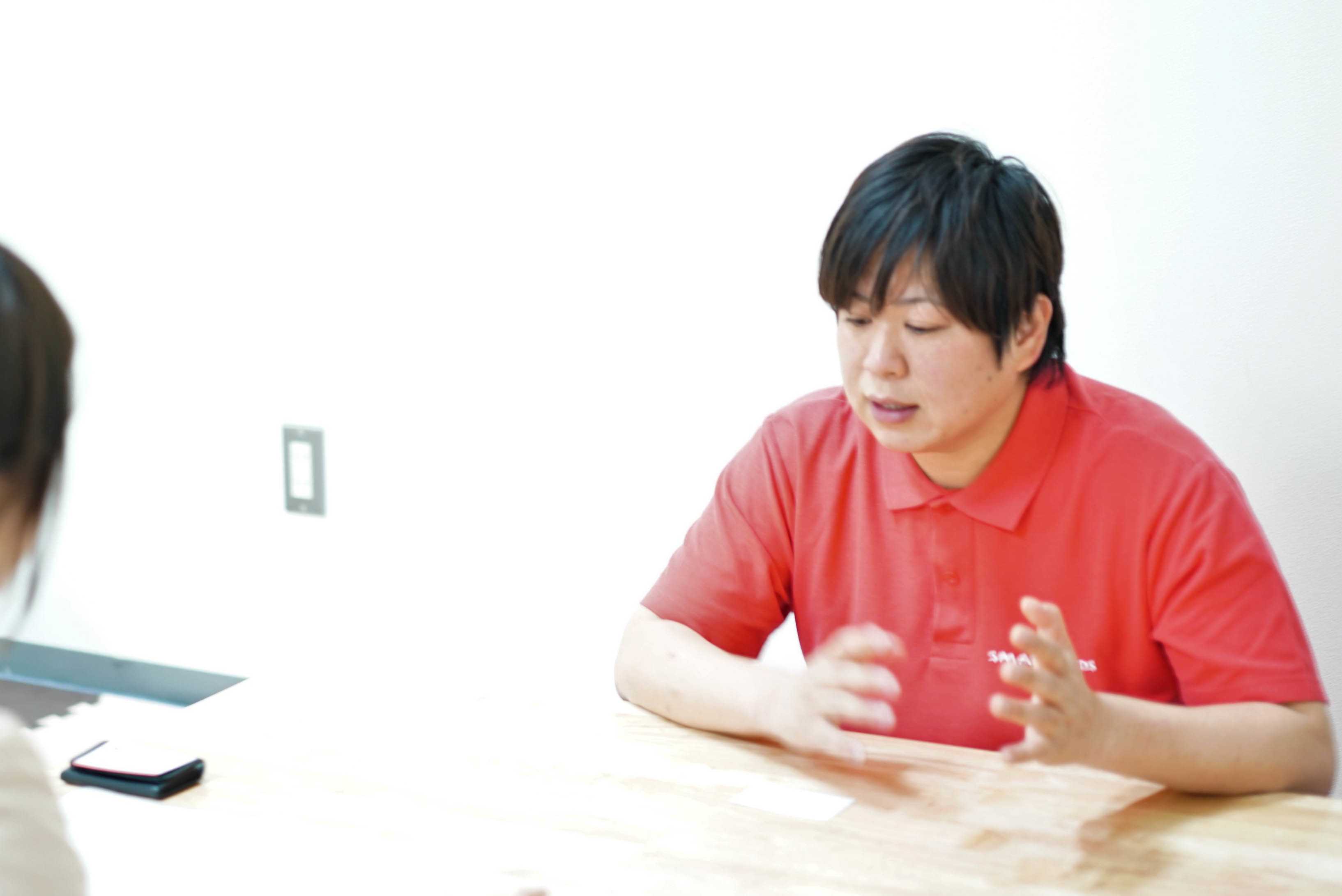 会社の制度を説明される広瀬さん